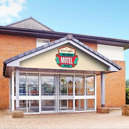 Warrington Motel, J20 M6 Lymm Services Extérieur photo