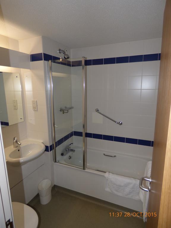Warrington Motel, J20 M6 Lymm Services Extérieur photo