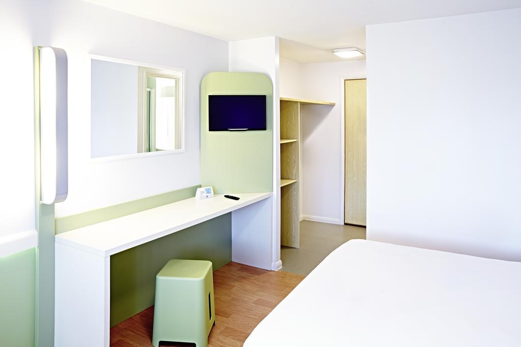 Warrington Motel, J20 M6 Lymm Services Extérieur photo