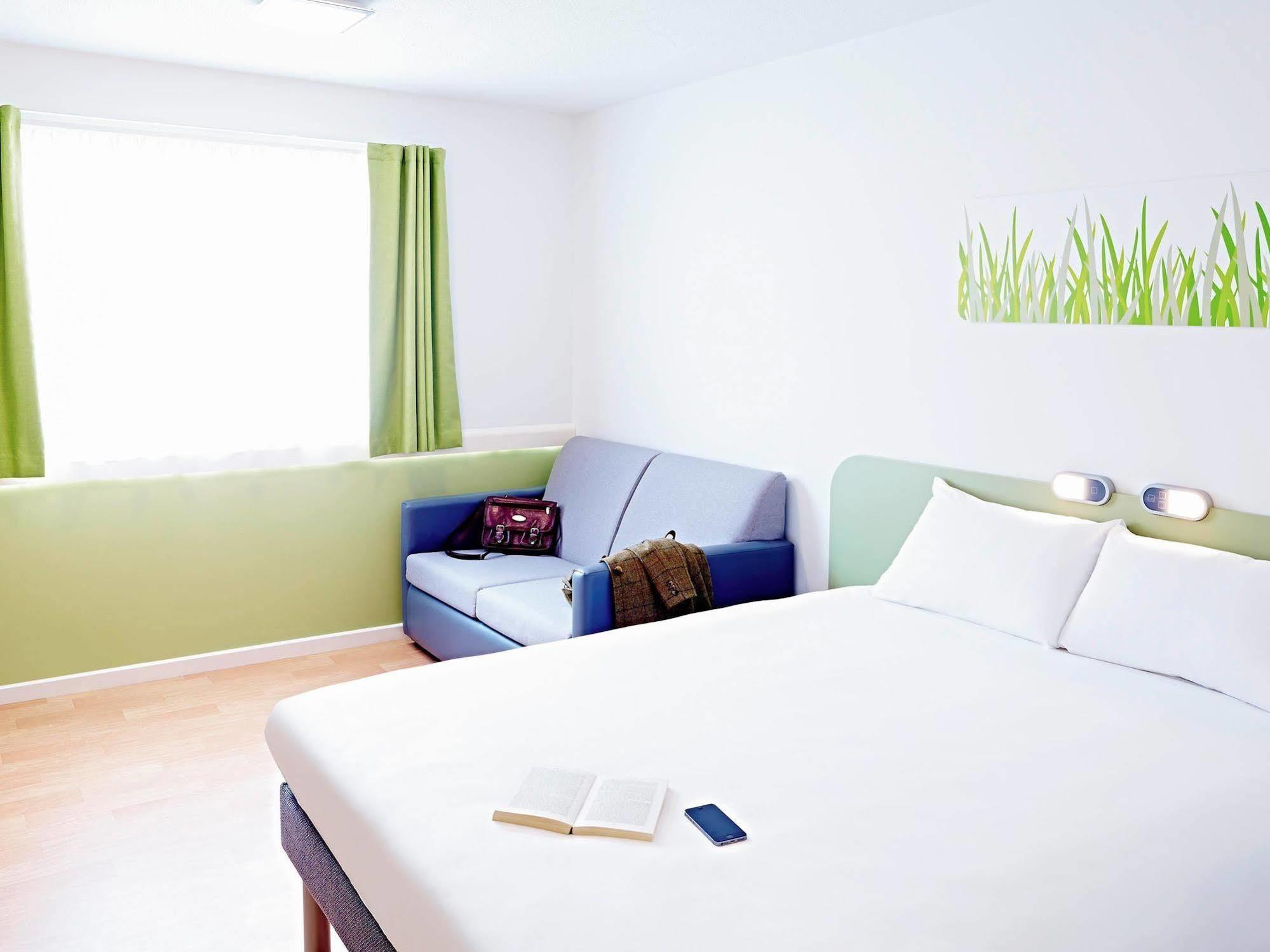 Warrington Motel, J20 M6 Lymm Services Extérieur photo