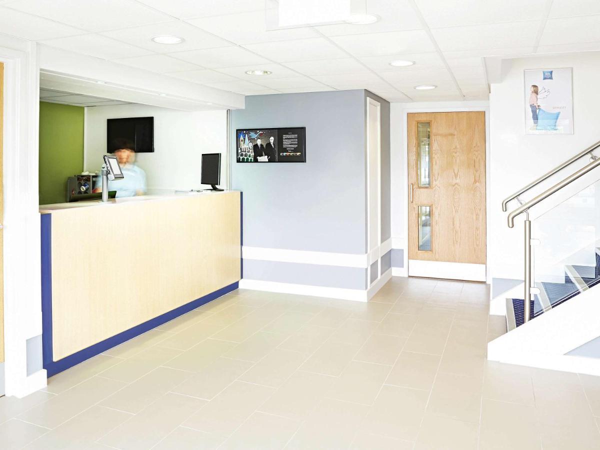 Warrington Motel, J20 M6 Lymm Services Extérieur photo